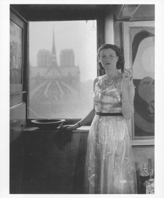 Peggy-Guggenheim-in-the-apartment-of-Kay-Sage-in-Paris-1940-photographed-by-Rogi-André.-Via-Guggenheim-Venices-Twitter